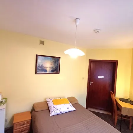Gościnne Helenówek: Non-smoking With Free Parking Homestay Lodz (Lodz)